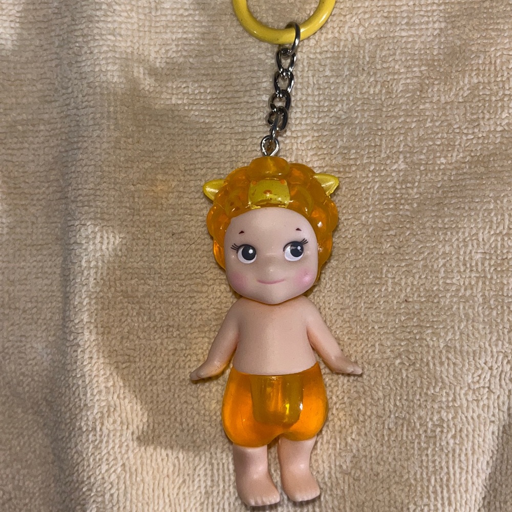 Sunny angel keychain NWOT - Picture 2 of 3